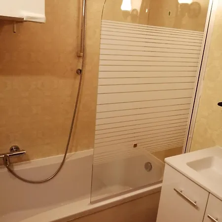 2-slaapkamer Appartement, 90m2, Met Zeezicht, Prive Parking In Optie
