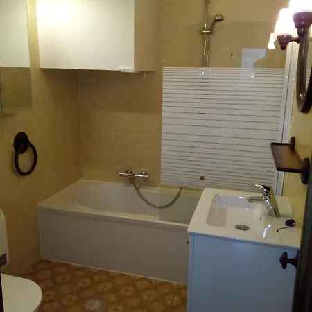 2-slaapkamer Appartement, 90m2, Met Zeezicht, Prive Parking In Optie *