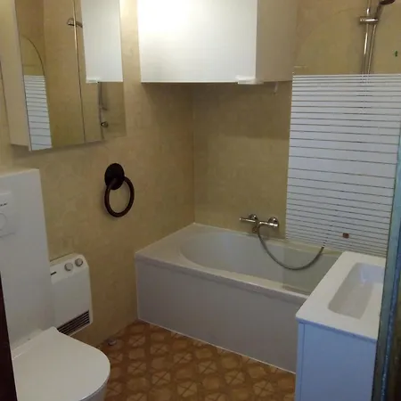2-slaapkamer Appartement, 90m2, Met Zeezicht, Prive Parking In Optie Apartment